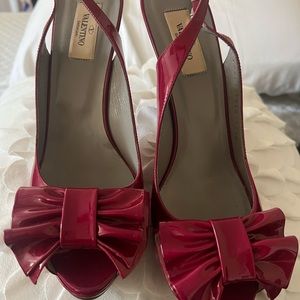 New. Valentino open toe bow heels